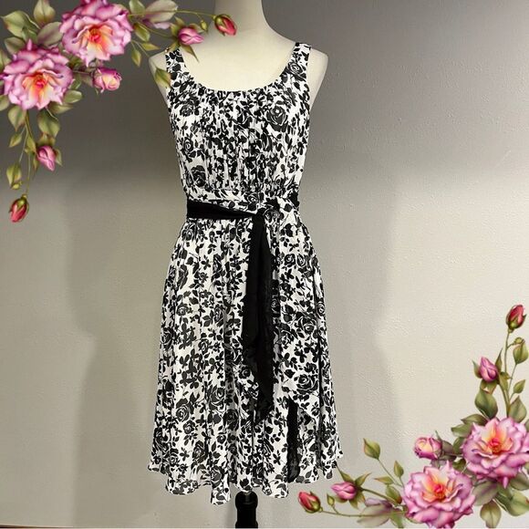 WHBM floral a-line sleeveless scoop neck knee length dress with belt size 4 - Picture 1 of 12